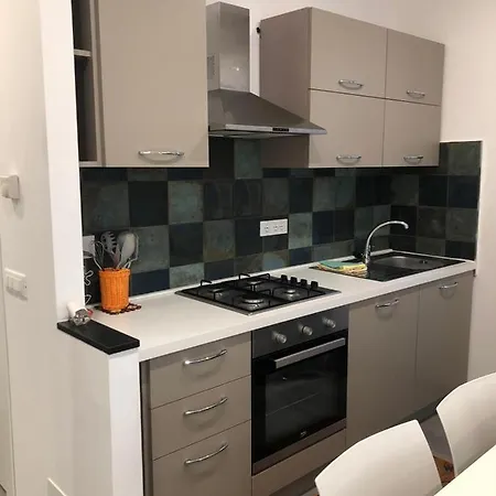 Delle Palme 40 *